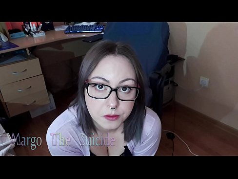 ❤️ სექსუალური გოგონა სათვალეებით ღრმად იწოვს დილდოს კამერაზე ❤️❌ სექს ვიდეო ჩვენთან ❌❤